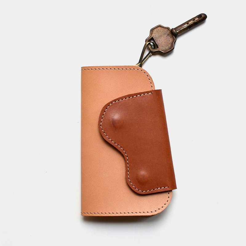 [God's right hand key] vegetable tanned cowhide key case primary color X brown leather lettering gift - Keychains - Genuine Leather Khaki