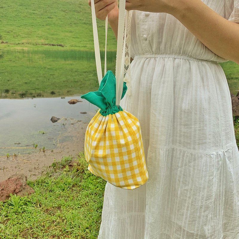 Handmade Pineapple drawstring pouch bag - กระเป๋าหูรูด - ผ้าฝ้าย/ผ้าลินิน หลากหลายสี