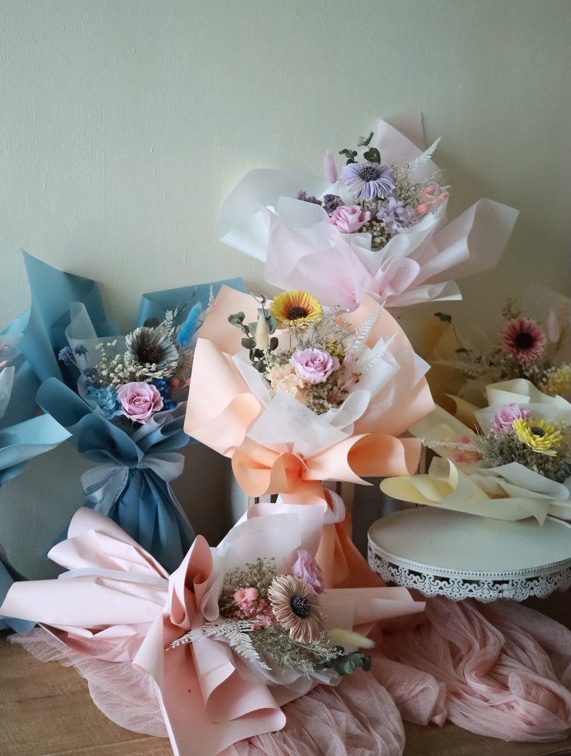 時光漫漫 多色 非洲菊 太陽花 玫瑰 畢業  不凋花花束 - 乾燥花/永生花 - 植物．花 多色