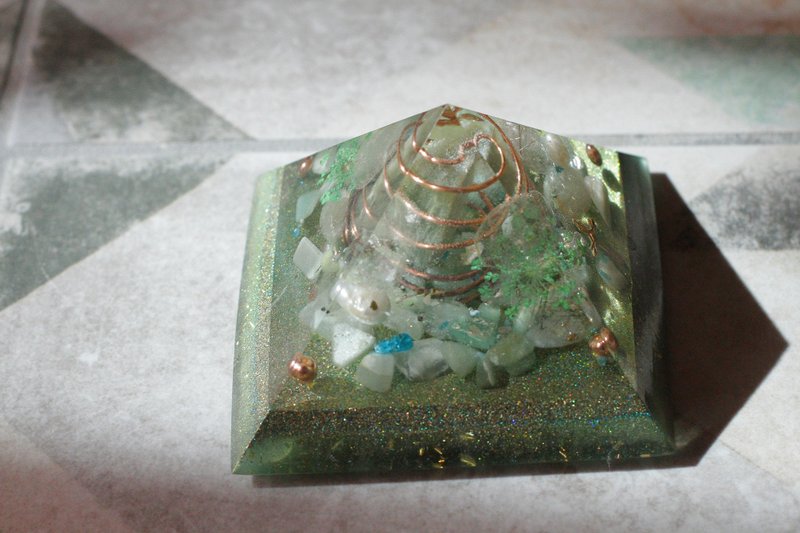 綠色系列金字塔水晶紙鎮/奧剛 - 擺飾/家飾品 - 其他材質 綠色