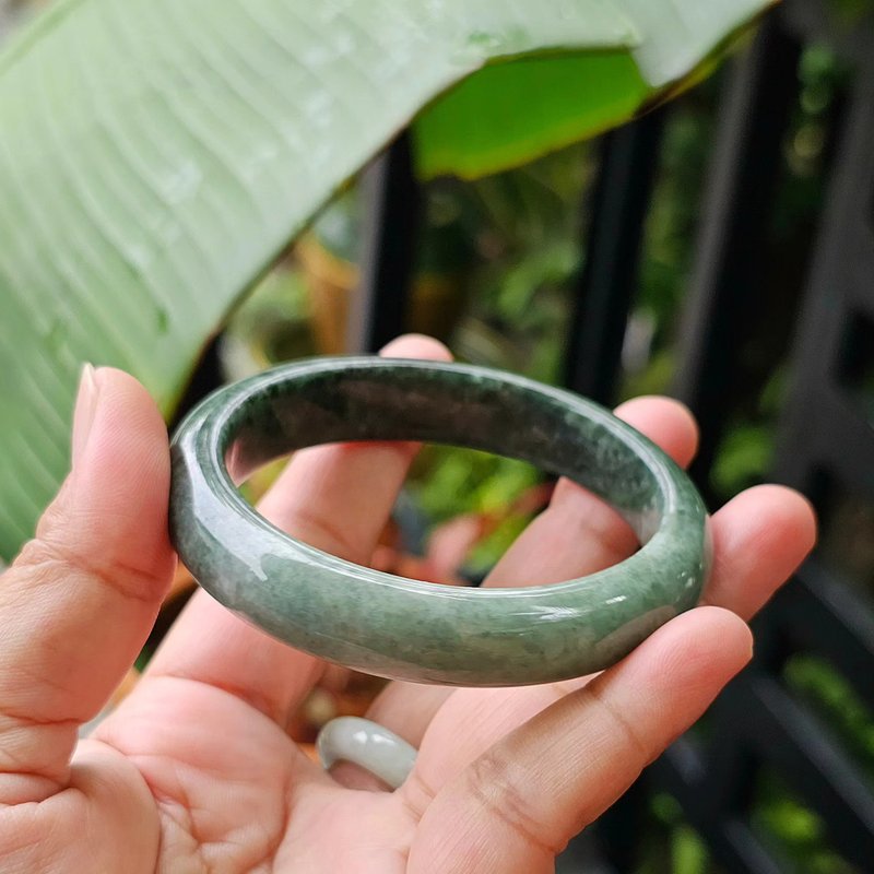 Burmese Jade Bangle Yin & Yang Dark Green-Light Green Translucent Candle Texture - 手鍊/手環 - 玉石 綠色