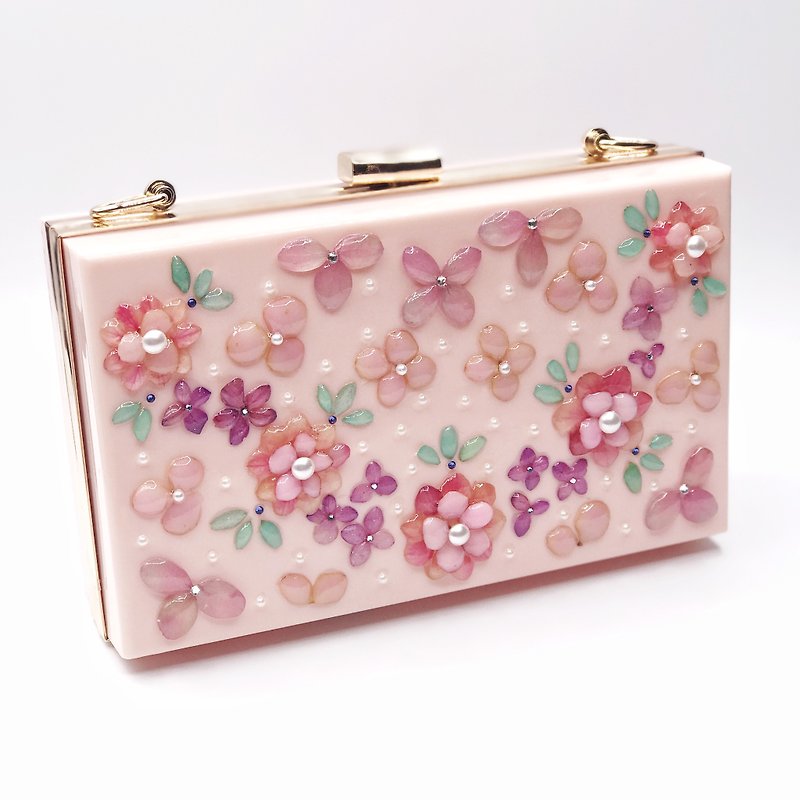 [Fleur d'amour] - Exclusive design - Custom Hydrangea flower pink jewelry Clutch Bag (with a metal strap) - Clutch Bags - Plants & Flowers Pink