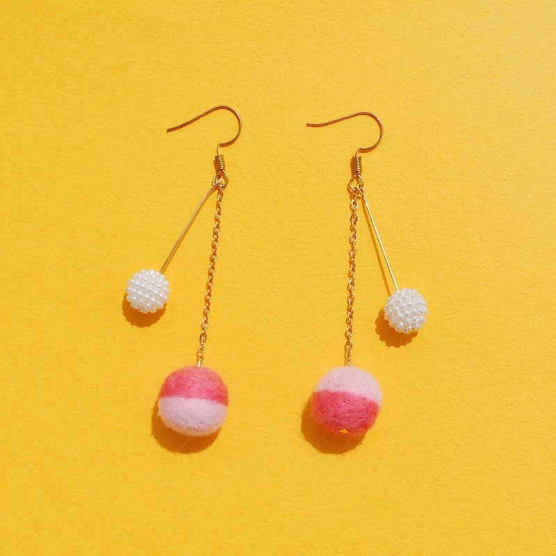 Double Pink Wool Felt Earrings/ Clip-On - ต่างหู - ขนแกะ สึชมพู