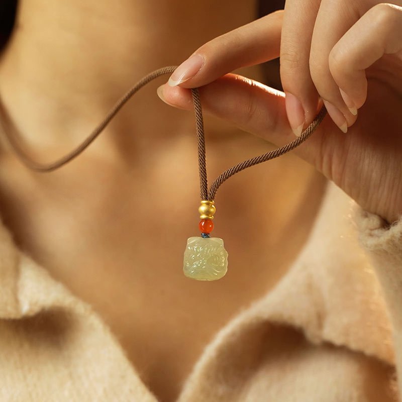 【醒獅】天然和田玉吊墜項鏈/精雕玉石小獅子玉墜 - 項鍊 - 玉石 綠色