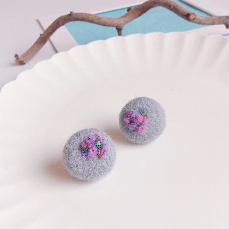 Hydrangea wool felt ear pin / ear clip - Earrings & Clip-ons - Wool Purple