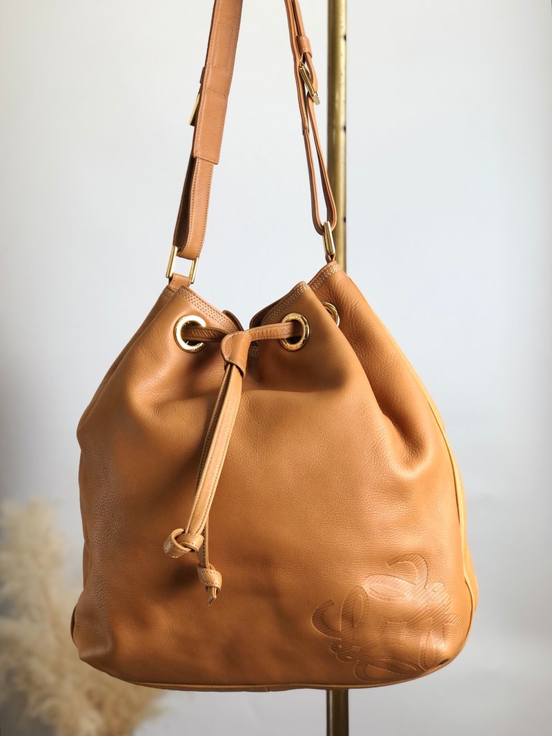 [Direct from Japan, branded used bag] LOEWE shoulder bag, camel, anagram, leather, drawstring, vintage, old kx8vz3 - กระเป๋าแมสเซนเจอร์ - หนังแท้ สีนำ้ตาล