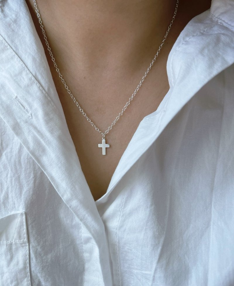 Blessing—Small—Cross Necklace 925 Sterling Silver - สร้อยคอ - เงินแท้ สีเงิน