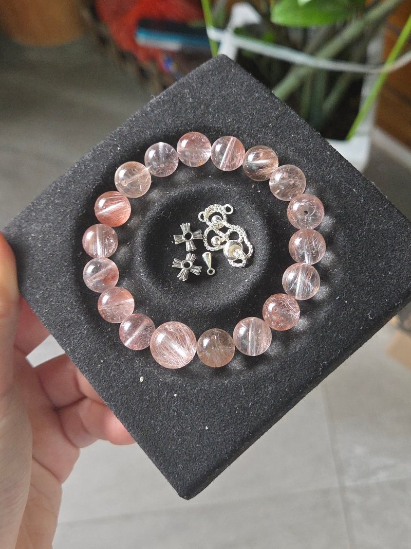精品 淡粉拉絲鋼絲兔毛 10.5mm手串 桃花愛情人緣 - 手鍊/手環 - 水晶 粉紅色