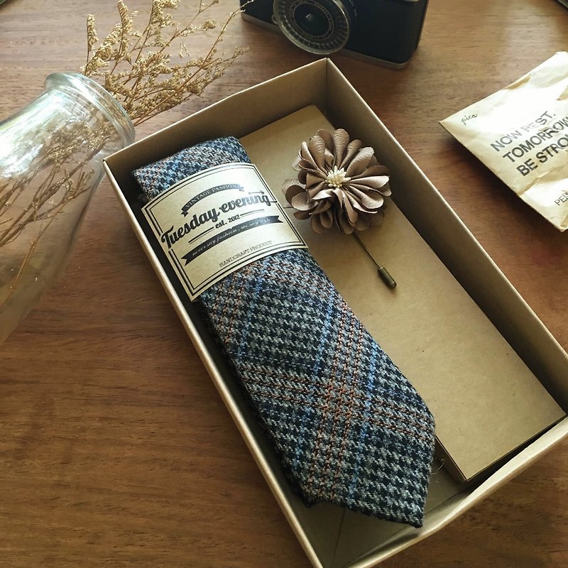 Neck Tie Grey Houndstooth with Brown Flora Lapel Pin (ฺwith Crafted box) - 領帶/領帶夾 - 其他材質 灰色