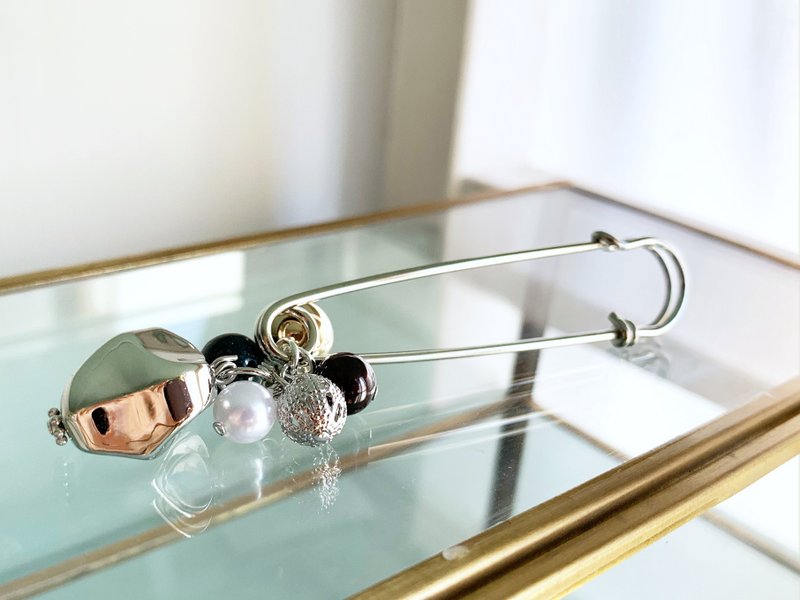 【1月 3月の誕生石】気力と体力を高めるガーネット と ブラッドストーンのストールピン - 胸針 - 半寶石 透明