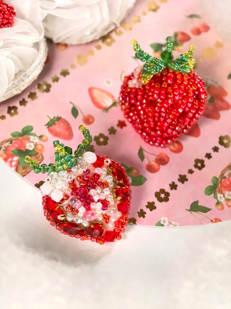 躺在奶油上的草莓系列 | 草莓耳環 - 耳環/耳夾/耳骨夾 - 塑膠 紅色