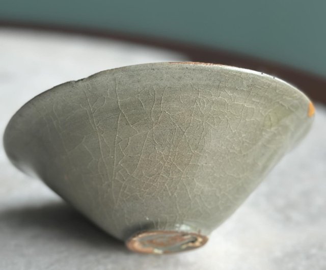 高麗青瓷、平茶碗。無傷、箱。 老件高麗青瓷笠式碗緣金繕豊華vintage｜碗人氣榜- Pinkoi