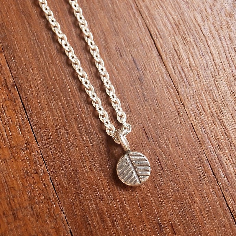 【Grooving the beats】Silver Necklace, Leaf charm necklace - สร้อยคอ - โลหะ สีเงิน