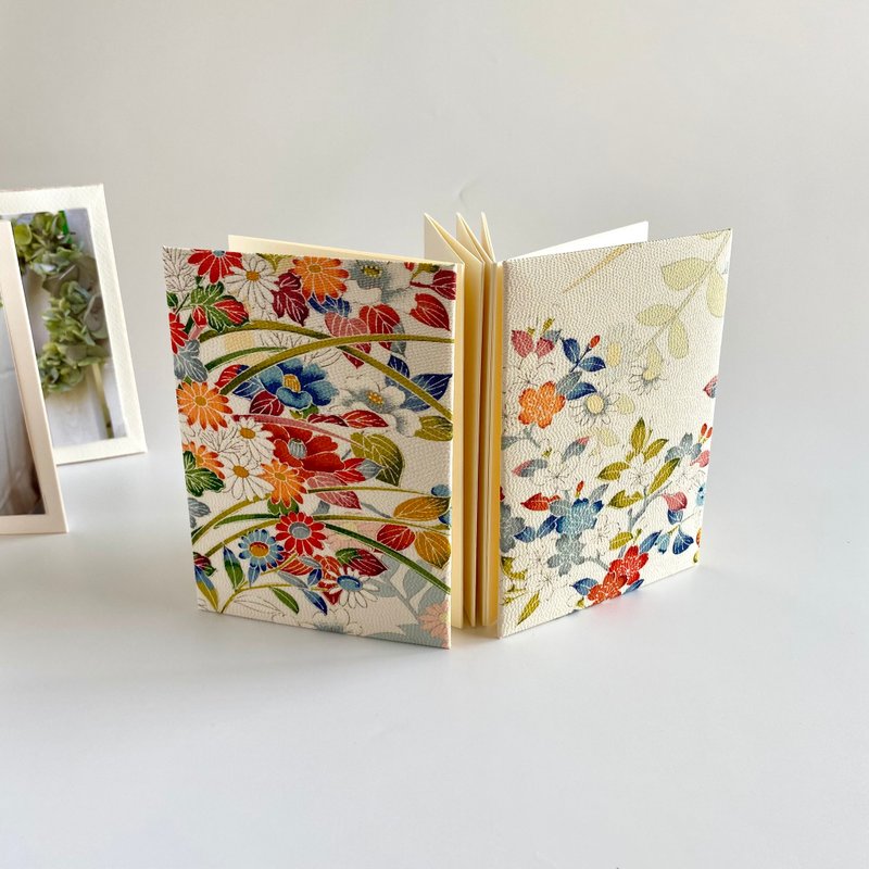 Accordion shape photo album, Kimono , A6, Ivory - อัลบั้มรูป - ผ้าไหม ขาว