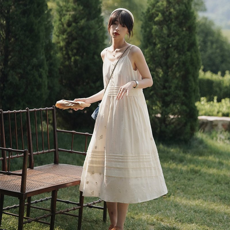 米色刺繡吊帶連衣裙|洋裝|夏款|Sora-961 - 連身裙 - 棉．麻 白色