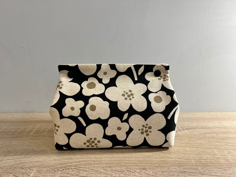 [Ready stock] Romantic European style flower handle picture desktop toilet paper storage black background rice crackers - Tissue Boxes - Cotton & Hemp 