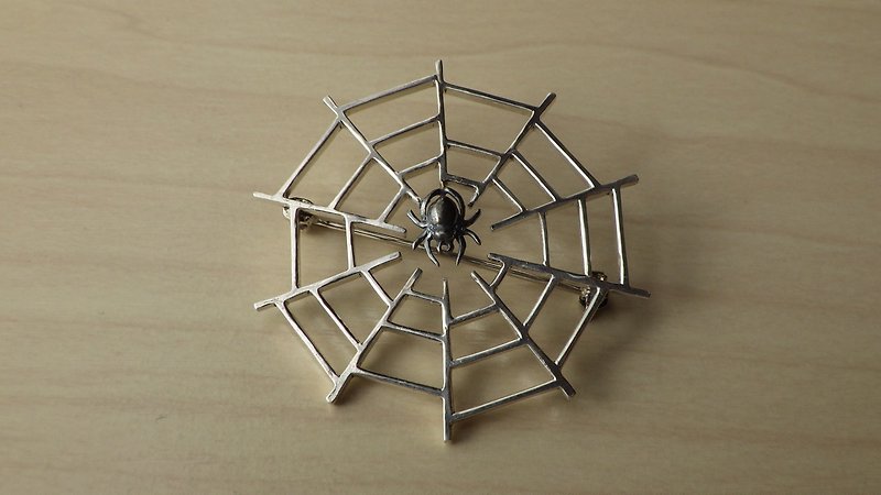 Spiderweb Brooch - เข็มกลัด - โลหะ สีเงิน