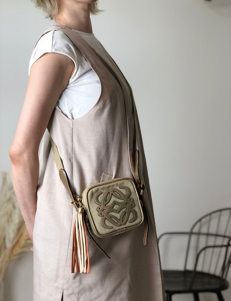 【 日本直送　名牌中古包 】LOEWE ロエベ ショルダーバッグ ベージュ アナグラム キャンバス ミニバッグ vintage ヴィンテージ meahck - 側背包/斜背包 - 棉．麻 咖啡色