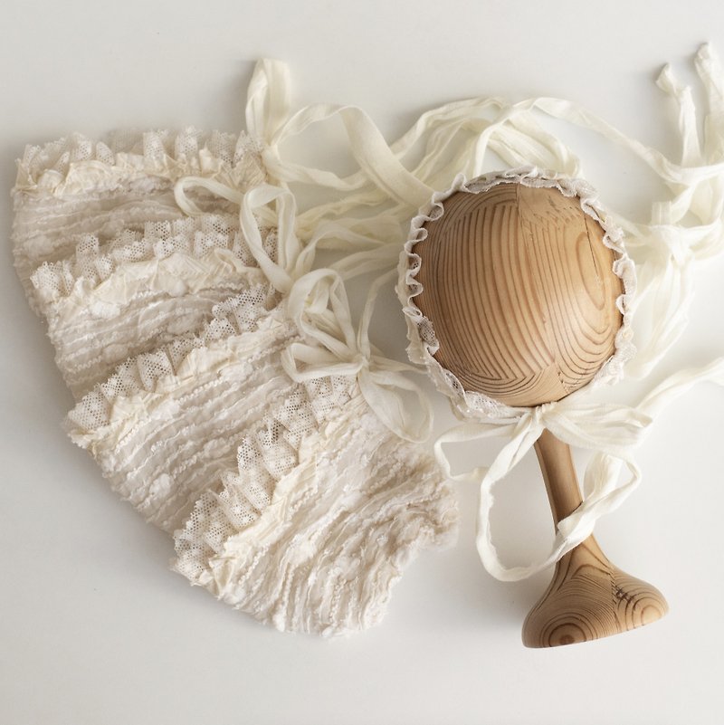 Newborn lace bonnet - เครื่องประดับ - งานปัก ขาว