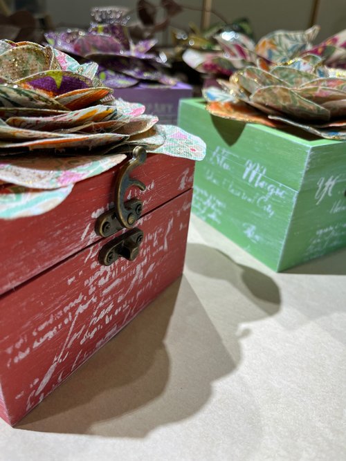 ハンドメイド 木彫り 収納ボックス 椿 お花 ハンドメイド 木彫り 収納ボックス 椿 お花