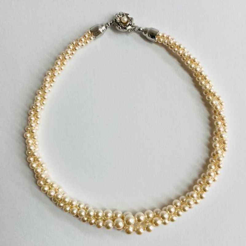 Glass pearl 3-strand twist necklace/4x8mm approx. 43.5cm/cream/made in Japan - สร้อยคอ - แก้ว สีทอง