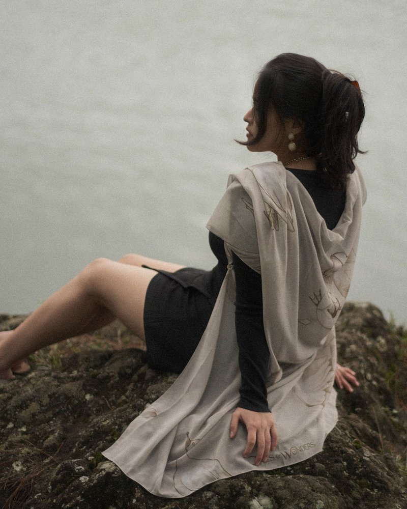 The Ugly Duckling Outer Scarf Selv - 圍巾/披肩 - 絲．絹 卡其色