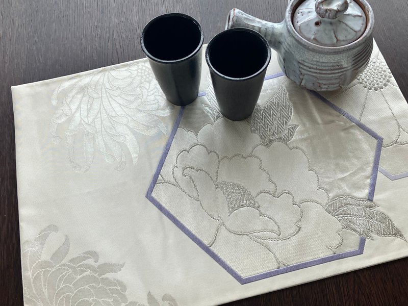 西陣織 着物の帯の花瓶敷き NPM001 - 餐桌布/桌巾/餐墊 - 絲．絹 白色