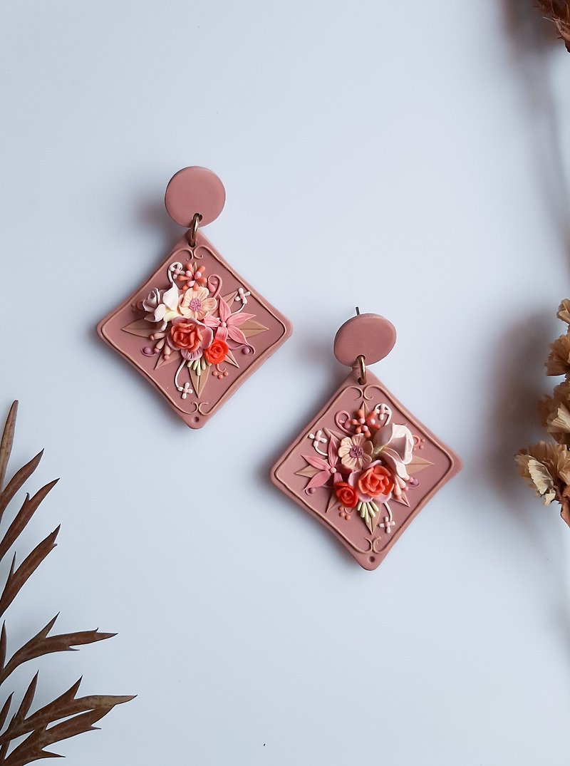 Handmade floral earrings Polymer clay earrings Unique flowers earrings - ต่างหู - ดินเผา สีม่วง