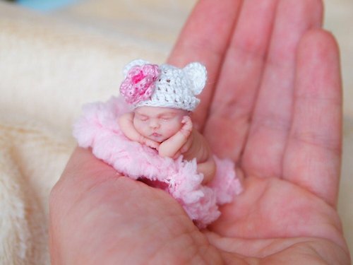 Minibabydolls Polar Bear - OOAK reborn baby miniature - hand sculpted Art doll 1:12 doll house