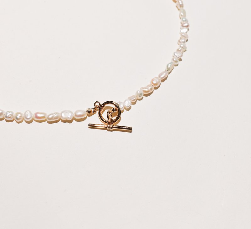 Meira 巴洛克淡水珍珠項鍊 OT扣/手工製作/精緻/日常/鎖骨項鍊 - 項鍊 - 珍珠 白色