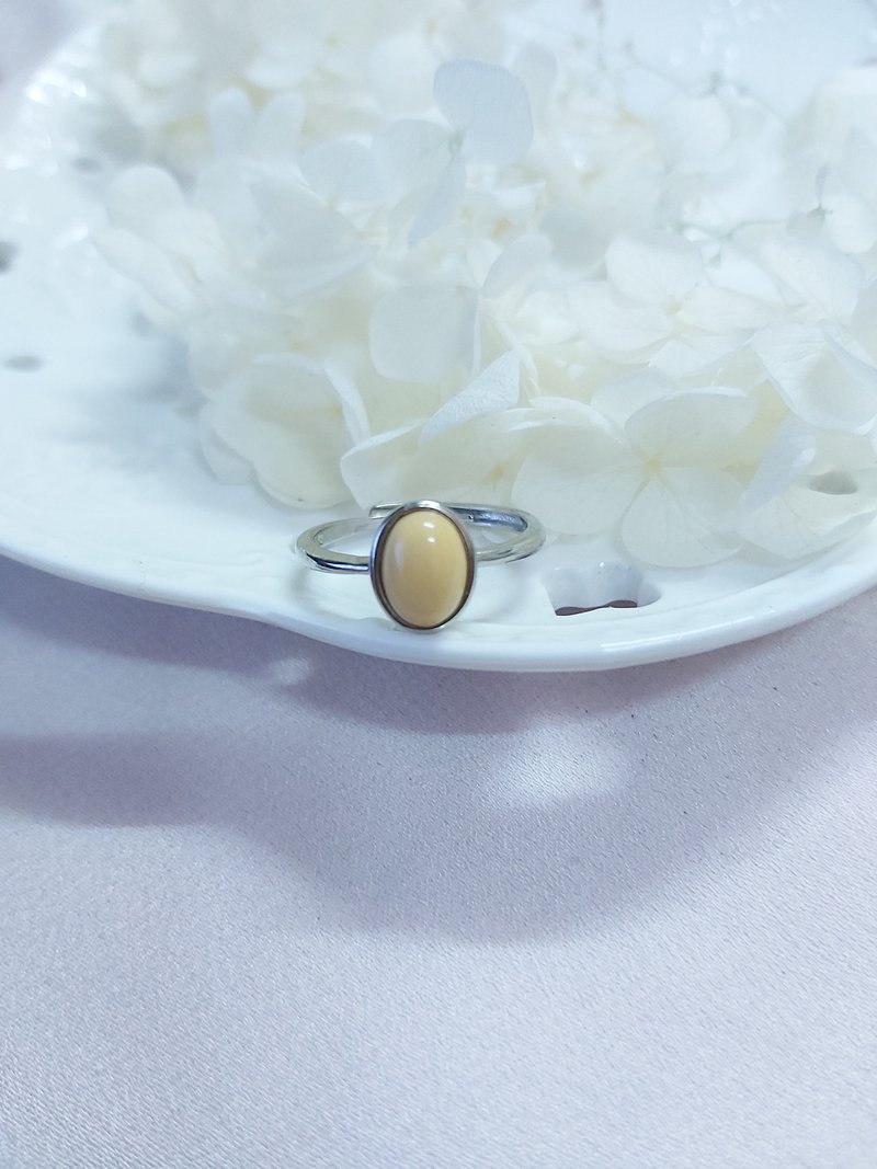 心忱 緬黃戒指 - 戒指 - 其他材質 黃色