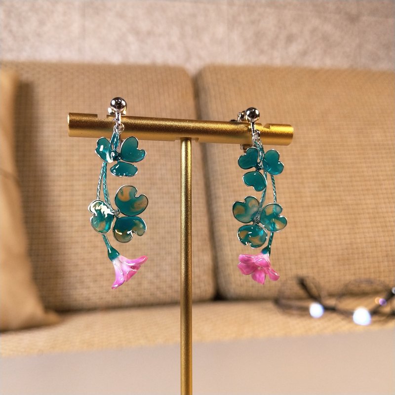 [Handmade] Oxalis. Flower resin craft. 925 sterling silver. handmade earrings - Earrings & Clip-ons - Resin Pink