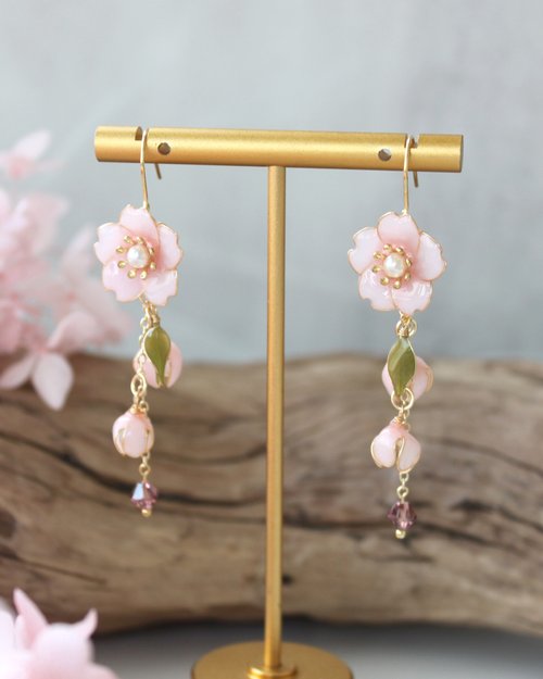 Oli studio 【粉櫻垂墜耳環】櫻花耳環 粉色 手工 耳環/耳夾