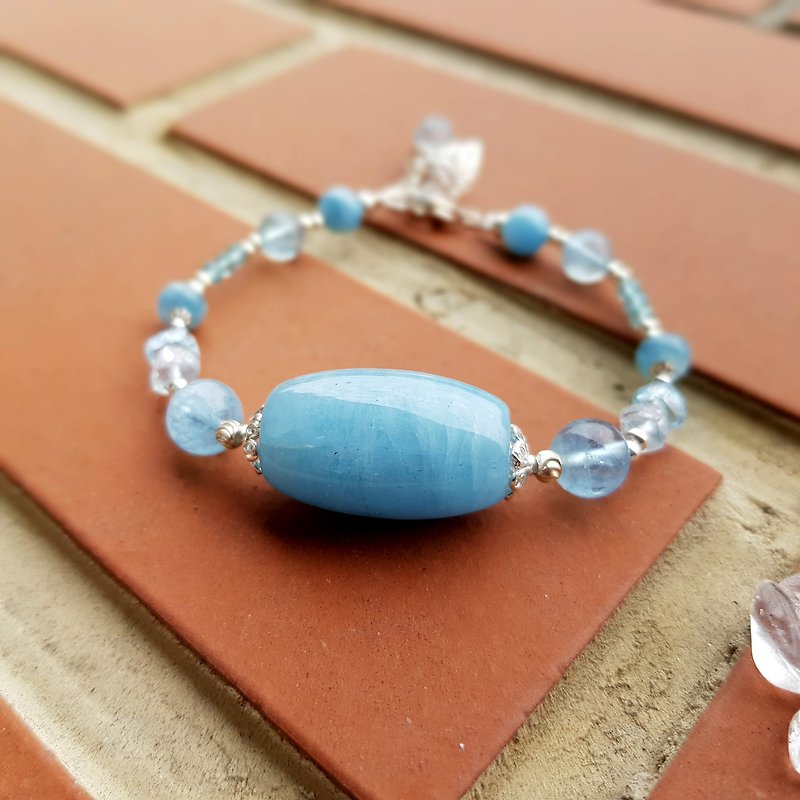 Girl Crystal World - [Pure Series - Blue] Handmade Natural Crystal Bracelet - สร้อยข้อมือ - เครื่องเพชรพลอย สีน้ำเงิน
