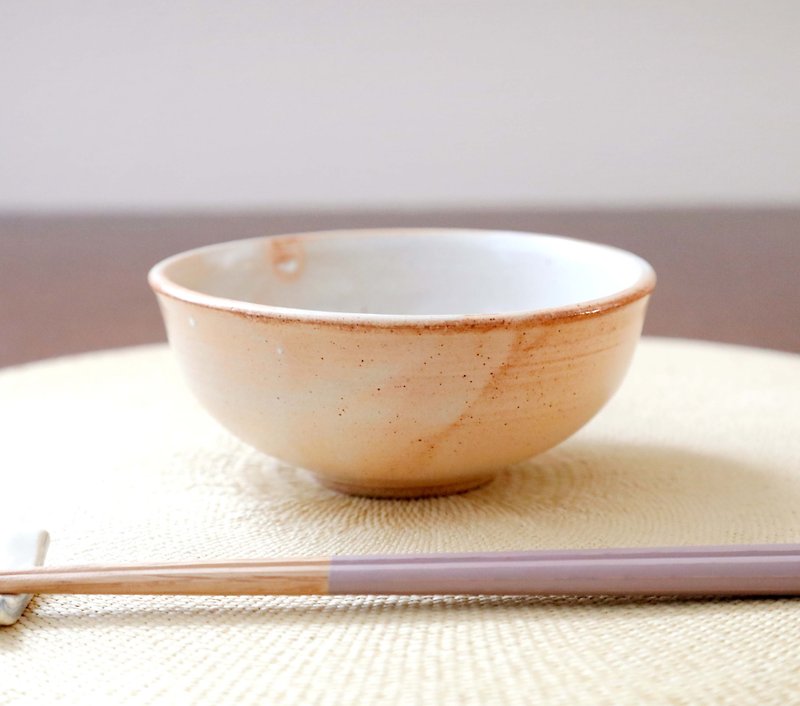 チタンマット釉の幅広碗 - 茶碗・ボウル - 陶器 オレンジ