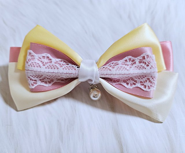 ハンドメイドキッズリボンピンク大きめレースと揺れるチャーム付き 新品❗️風で揺れるたらりん メタリックリボン  ヘアクリップ ヘアゴム