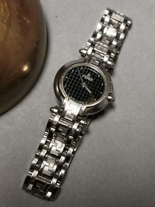 大幅値下げ♡美品♡可愛い♡FENDI レディース 時計 期間限定特価】レトロファッションフェンディ FENDI 腕時計