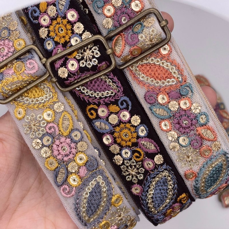 遍地開花 刺繡手機背帶 可調節背帶 好煩小姐 - 手機配件 - 其他人造纖維 多色