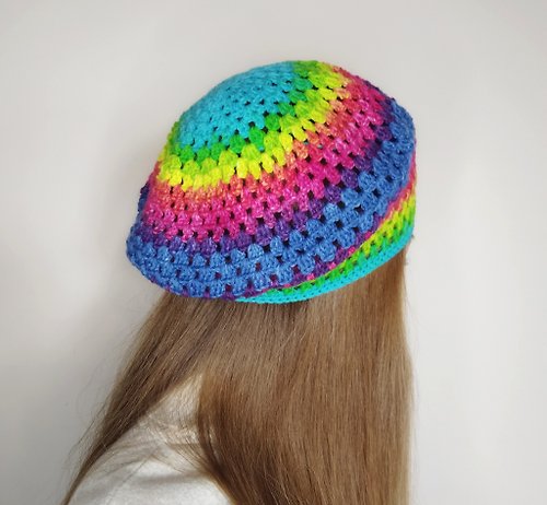 Alternative Crochet Boutique 彩虹貝雷帽鉤針編織。 女式法國貝雷帽。 Lgbtq 驕傲貝雷帽。