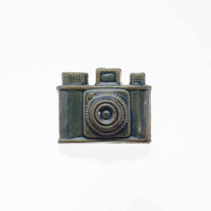 陶器ブローチ　カメラ(サビ青) - ブローチ - 陶器 グリーン