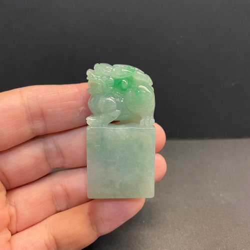 元元圓滾滾 水晶手鍊 瀚玉珠寶 天然A貨翡翠 陽綠貔貅翡翠印章 中間的綠圓非常好看