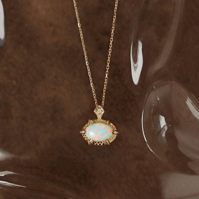 Visel ornate framed opal necklace - สร้อยคอ - เครื่องประดับ สีทอง