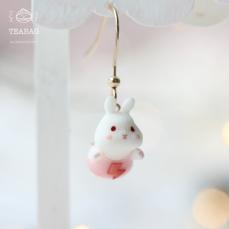 Flying Bunny Earrings Cute Gift - ต่างหู - วัสดุอื่นๆ สึชมพู