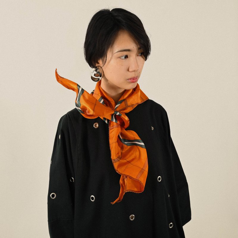 【NaSuBi Vintage】Upcycling塑形三角古著絲巾 - 絲巾 - 其他人造纖維 