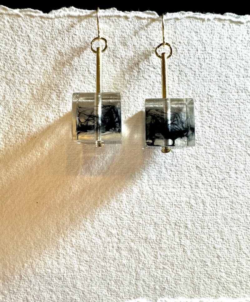 Ink cube earrings - ต่างหู - เรซิน สีดำ