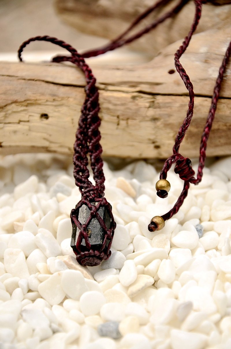 Tourmaline Stone Macrame Necklace - Necklaces - Gemstone Black