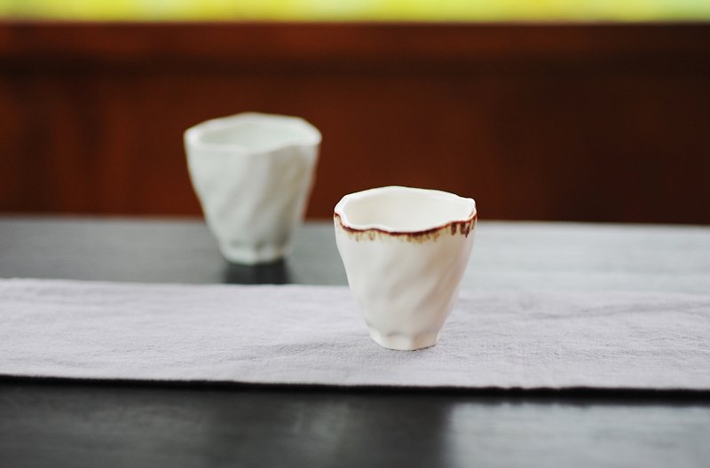 Double-hung Shuang Hong Living: │ bloom white porcelain cup (line) - Teapots & Teacups - Porcelain White