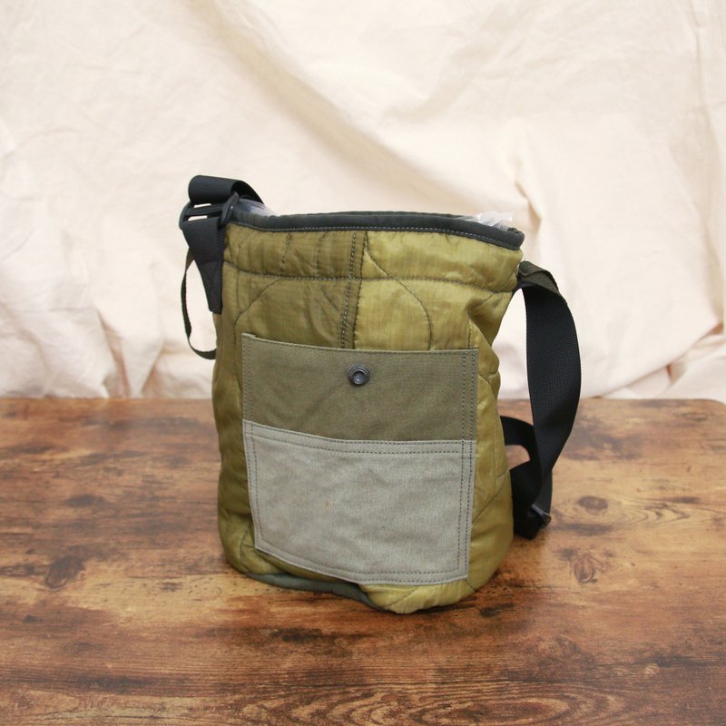 Back to Green:: 經典斜背 再製軍綠拼接 B-07 vintage bag - 側背包/斜背包 - 棉．麻 