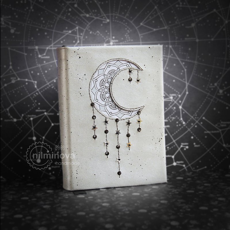 Crescent moon journal Celestial meditation notebook Star journal Starlight book - สมุดบันทึก/สมุดปฏิทิน - หนังเทียม สีเงิน