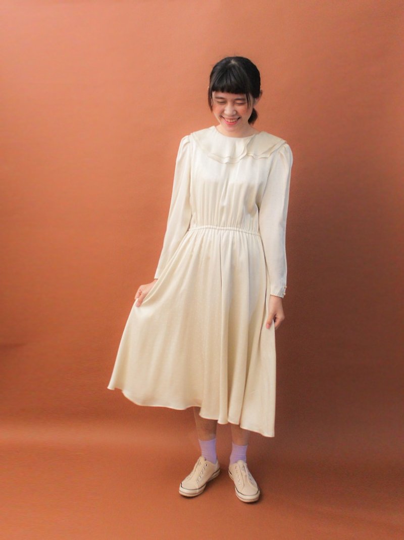 Vintage Autumn and Winter Made in Japan Sweet Romantic Beige Lapel Long Sleeve Vintage Dress Vintage Dress - ชุดเดรส - เส้นใยสังเคราะห์ สีเหลือง